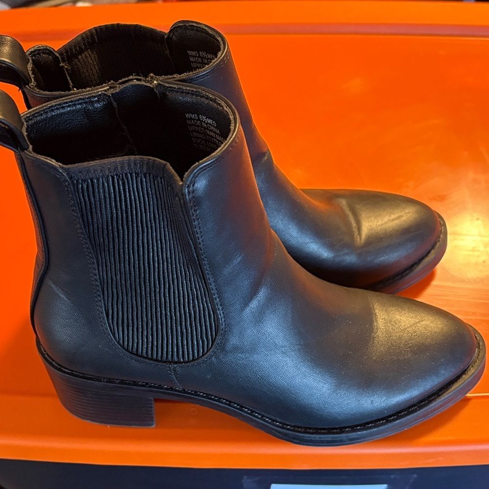 Sonoma Heeled Black Chelsea Boots. Size 6.5